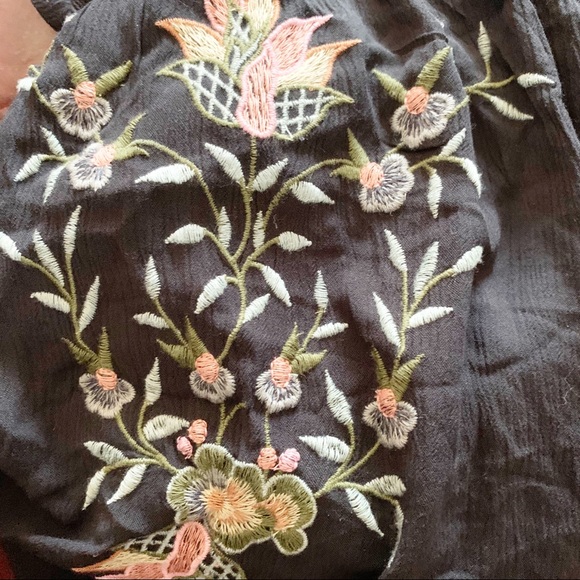 American Eagle Outfitters off shoulder top - Picture 9 of 9